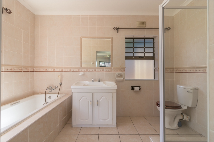 To Let 4 Bedroom Property for Rent in Hunters Home Western Cape